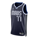 Regata Dallas Mavericks - Luka Doncic - 2022/23 Swingman Jersey -Azul Escuro - EOASPORTS 